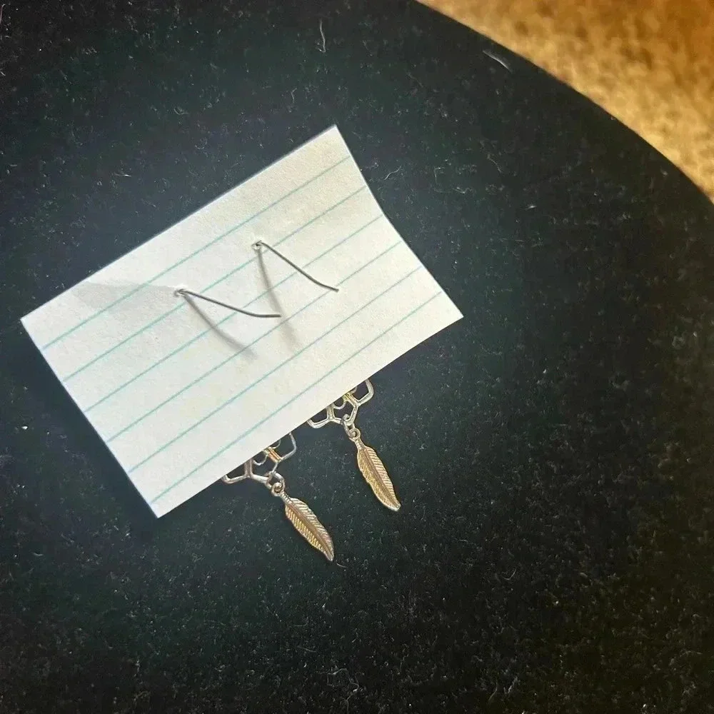 Dangling‎ silver earrings with feather